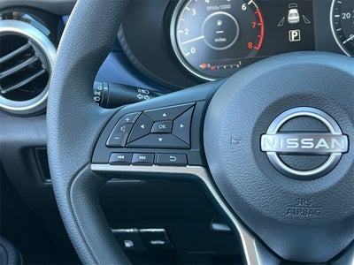 2025 Nissan Versa 1.6 SV / One Owner / Splash Guards