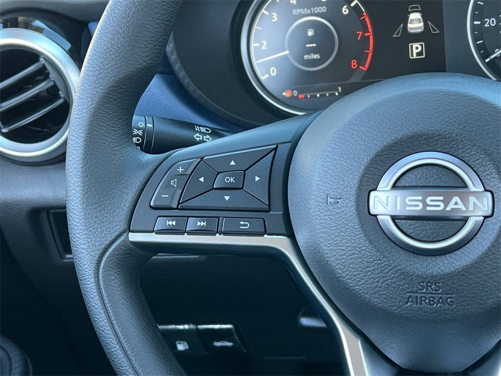 2025 Nissan Versa 1.6 SV / One Owner / Splash Guards