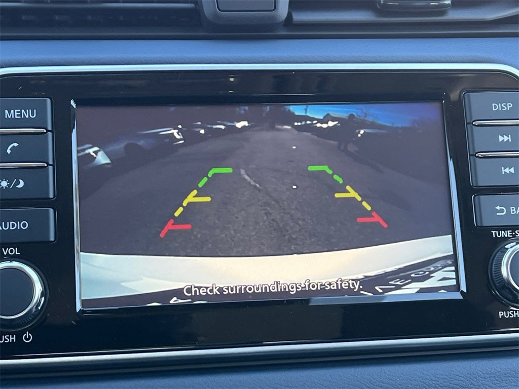 2025 Nissan Versa 1.6 SV / One Owner / Splash Guards