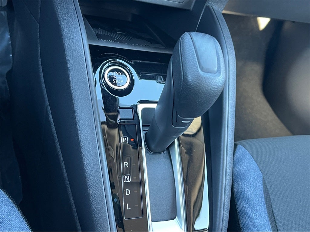 2025 Nissan Versa 1.6 SV / One Owner / Splash Guards