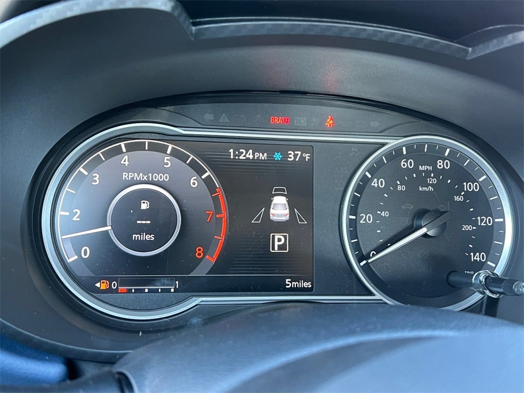 2025 Nissan Versa 1.6 SV / One Owner / Splash Guards