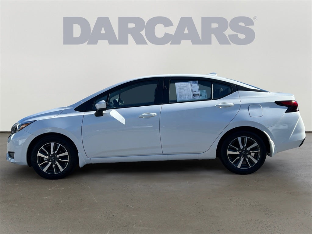 2025 Nissan Versa 1.6 SV / One Owner / Splash Guards