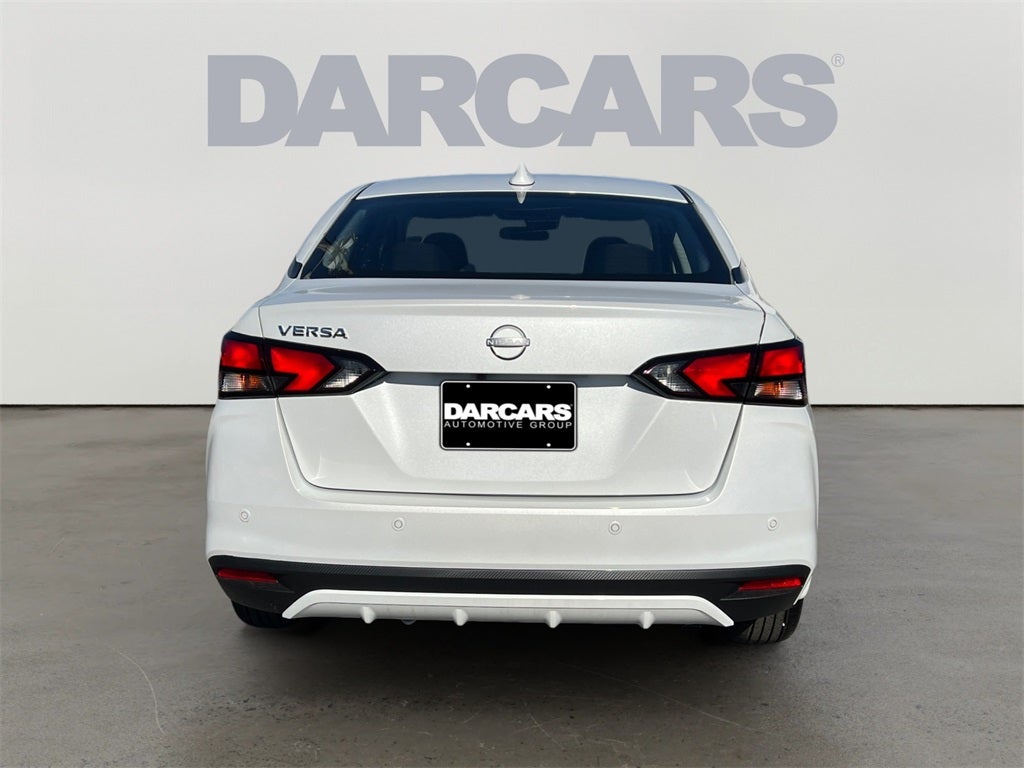 2025 Nissan Versa 1.6 SV / One Owner / Splash Guards