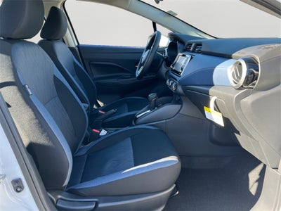 2025 Nissan Versa 1.6 SV / One Owner / Splash Guards