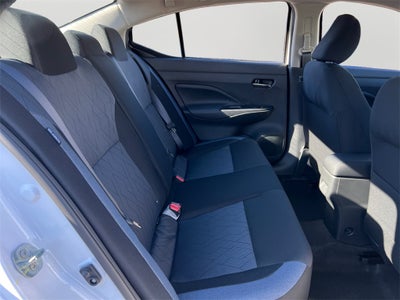 2025 Nissan Versa 1.6 SV / One Owner / Splash Guards