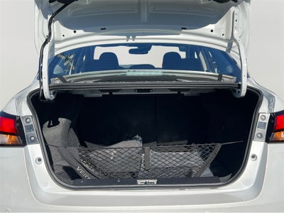 2025 Nissan Versa 1.6 SV / One Owner / Splash Guards