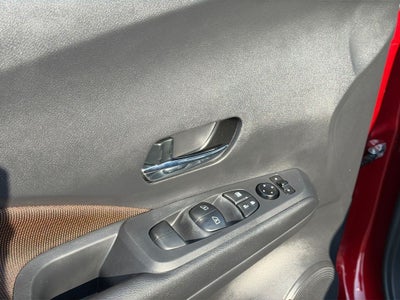 2022 Nissan Kicks SR