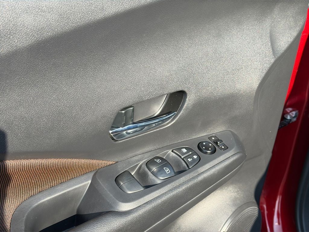 2022 Nissan Kicks SR