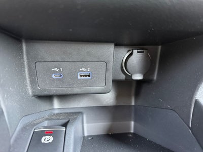 2022 Nissan Kicks SR