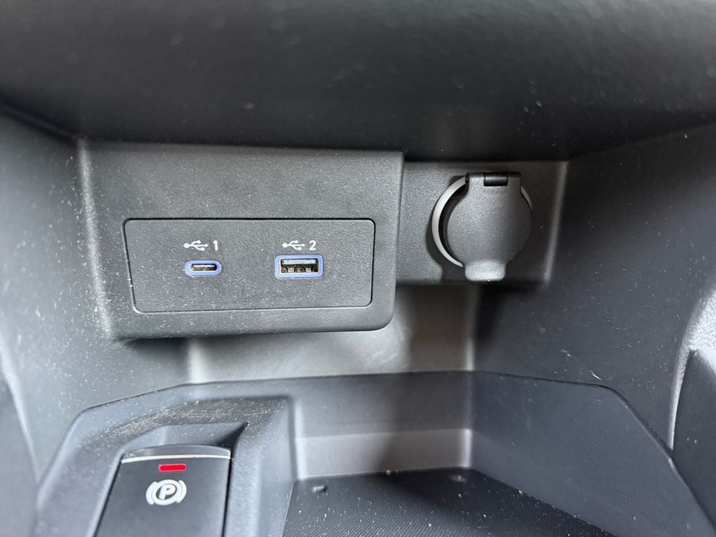 2022 Nissan Kicks SR