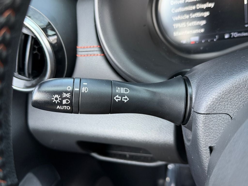 2022 Nissan Kicks SR