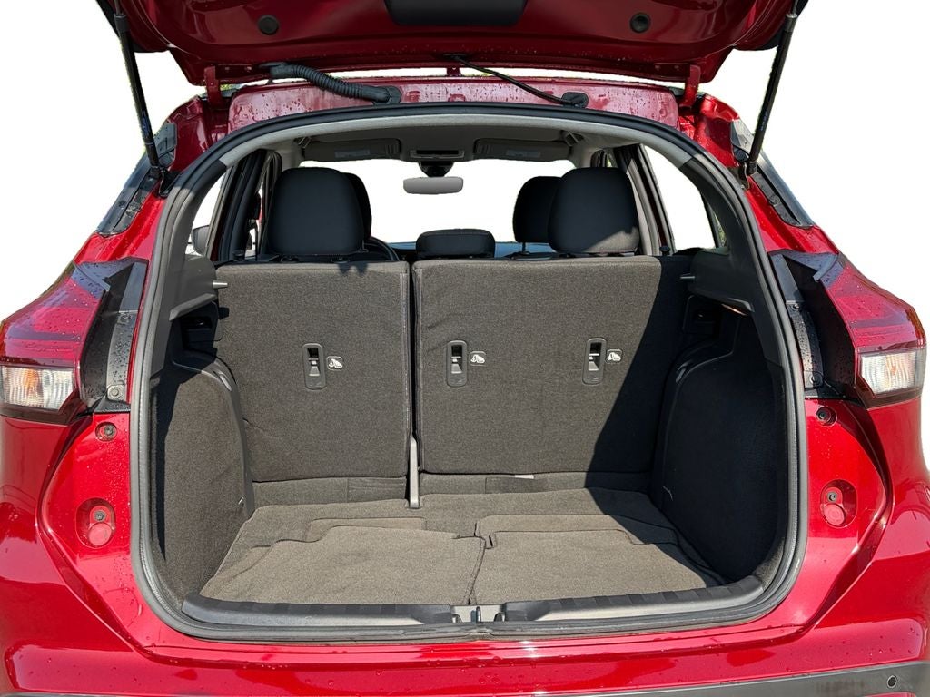 2022 Nissan Kicks SR