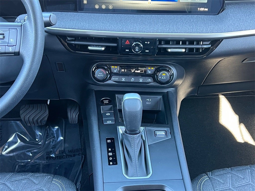 2026 Nissan Kicks SV / One Owner / AWD / Premium Package / Weather Pack