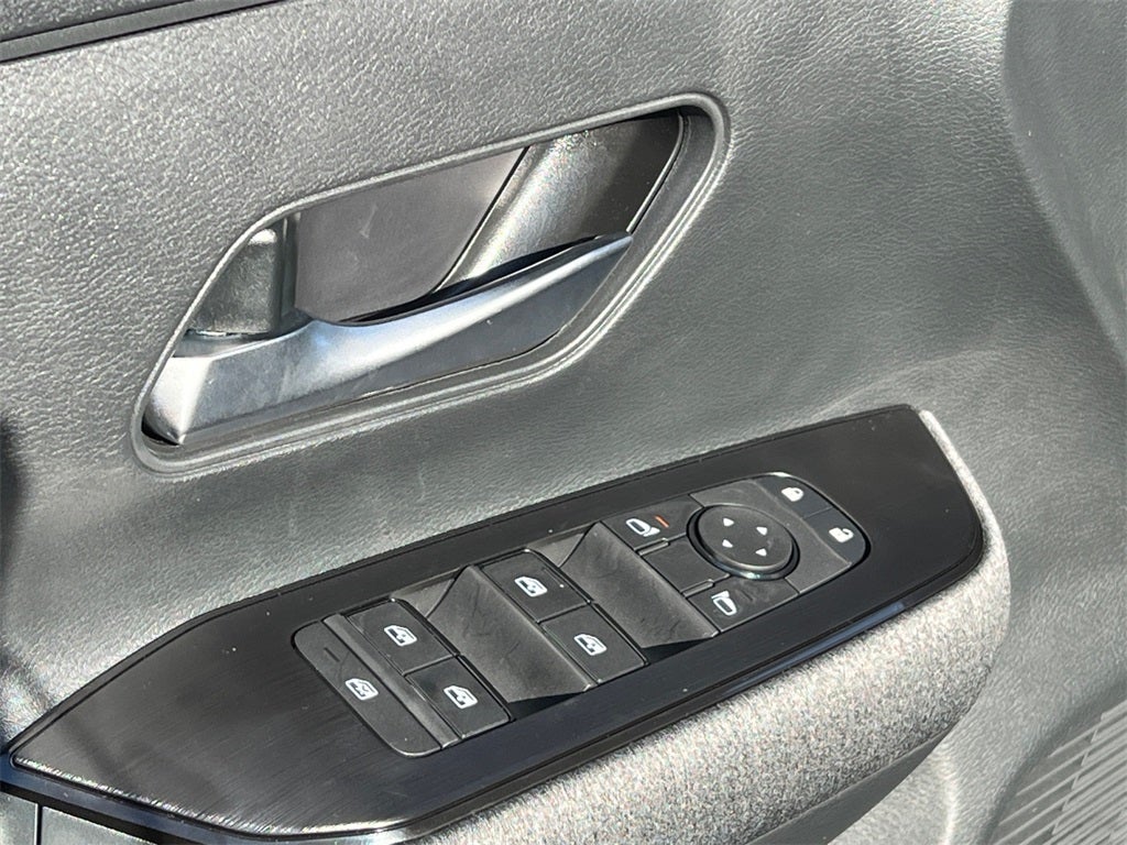 2026 Nissan Kicks SV / One Owner / AWD / Premium Package / Weather Pack