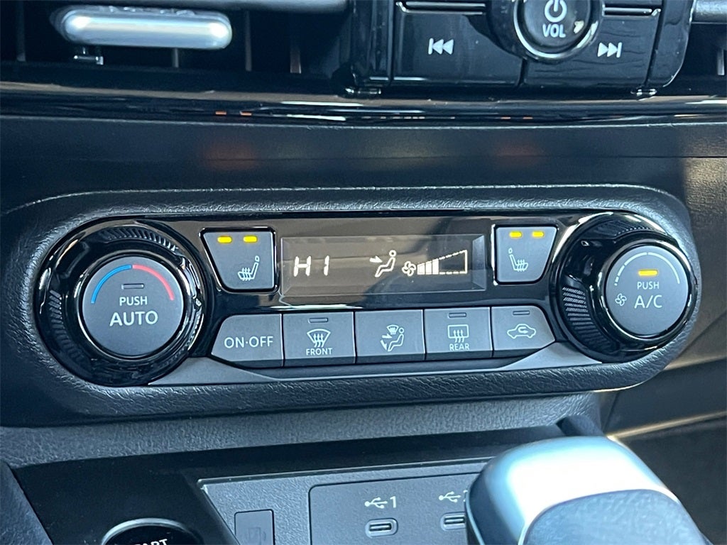 2026 Nissan Kicks SV / One Owner / AWD / Premium Package / Weather Pack