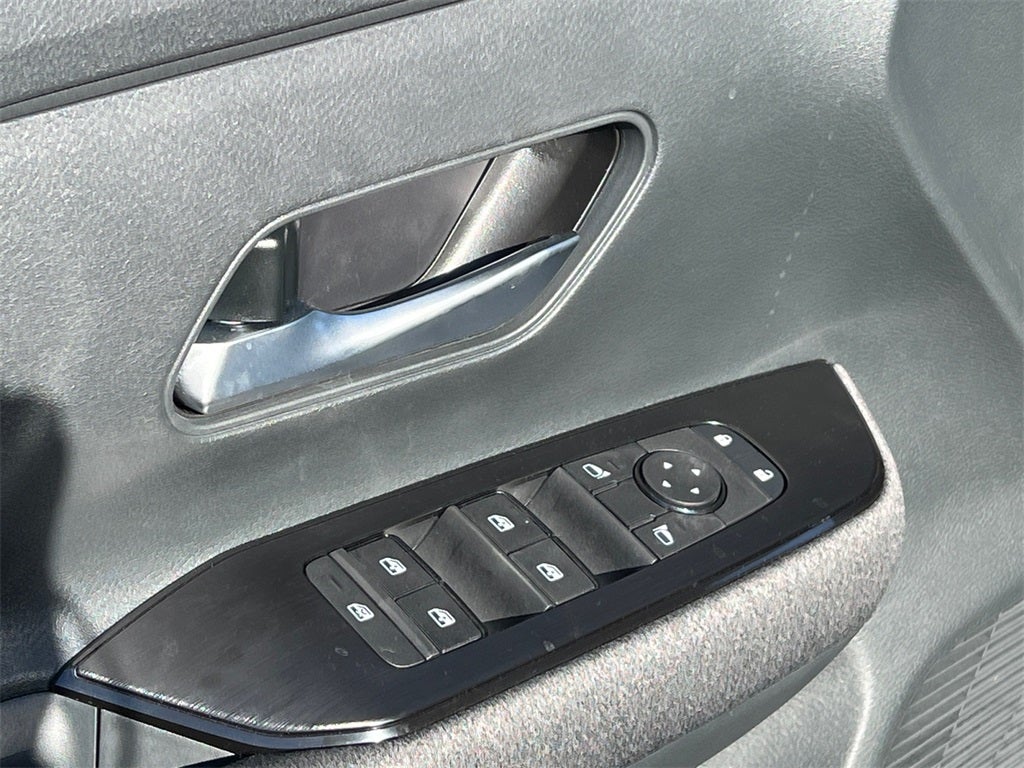 2026 Nissan Kicks SV /One Owner / AWD / Premium Package / Weather Packa