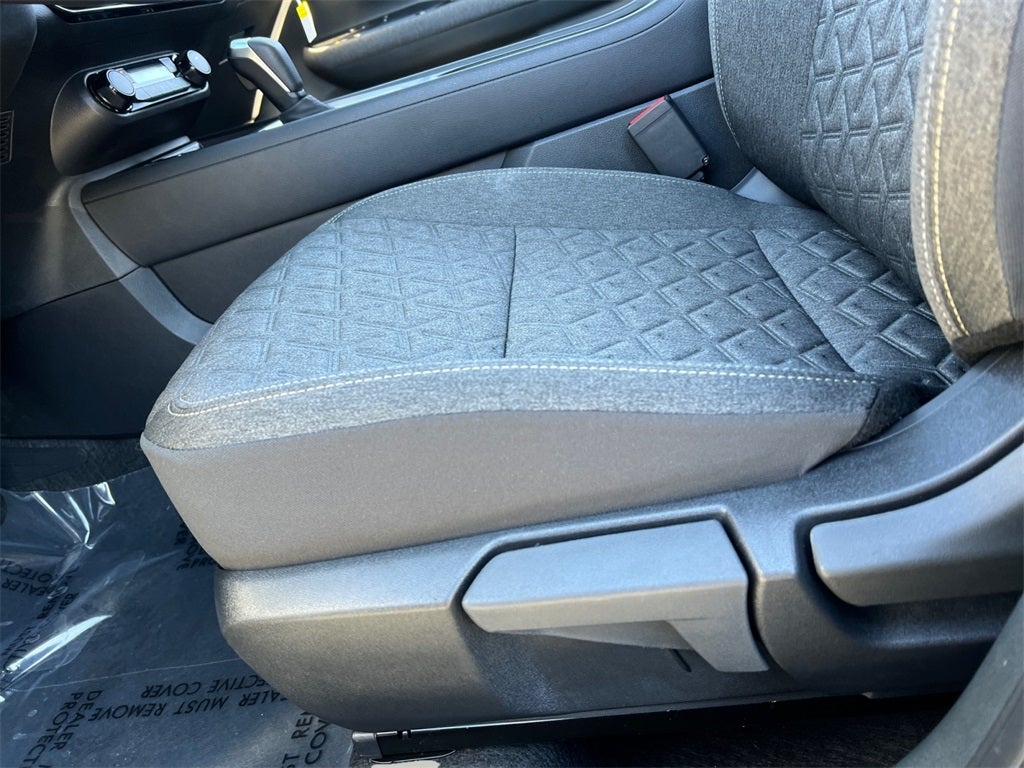 2026 Nissan Kicks SV /One Owner / AWD / Premium Package / Weather Packa