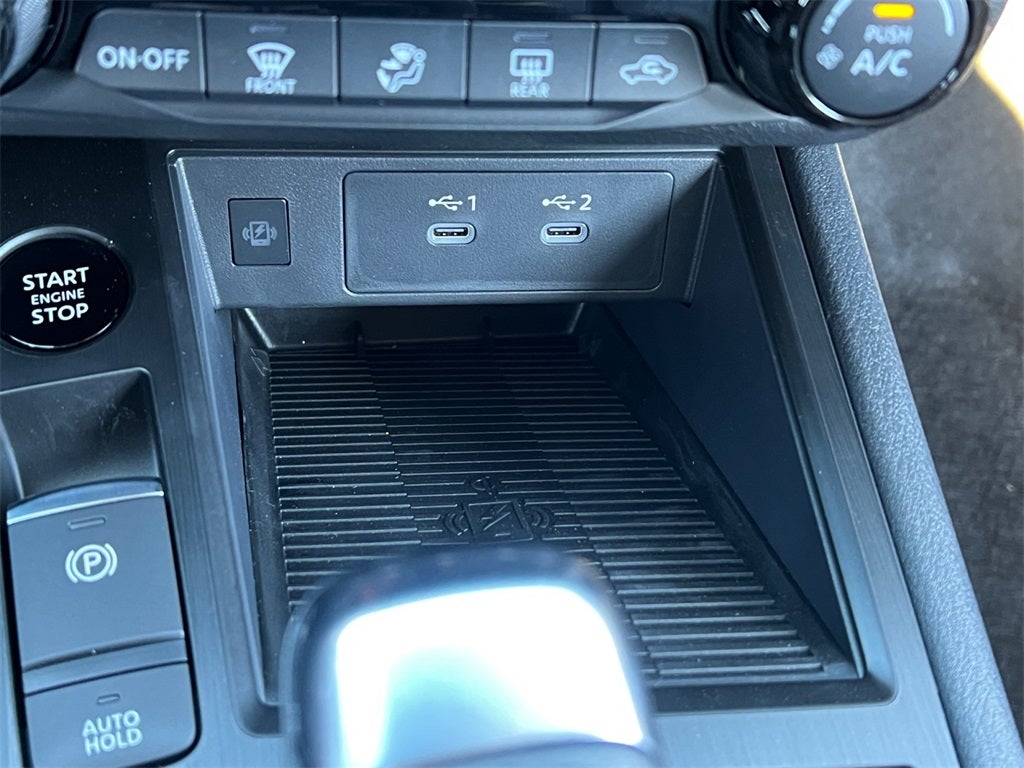 2026 Nissan Kicks SV /One Owner / AWD / Premium Package / Weather Packa