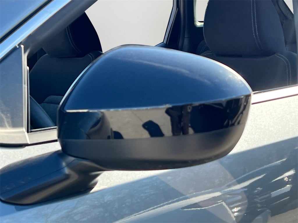 2026 Nissan Kicks SV /One Owner / AWD / Premium Package / Weather Packa