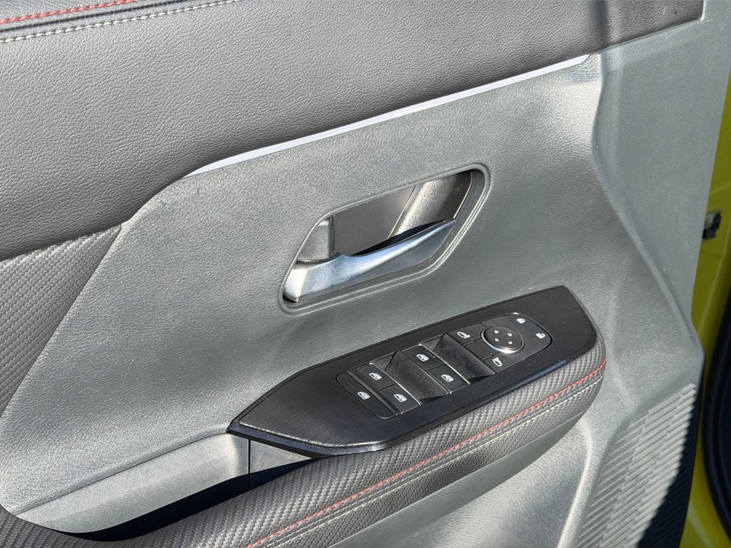 2025 Nissan Kicks SR / One Owner