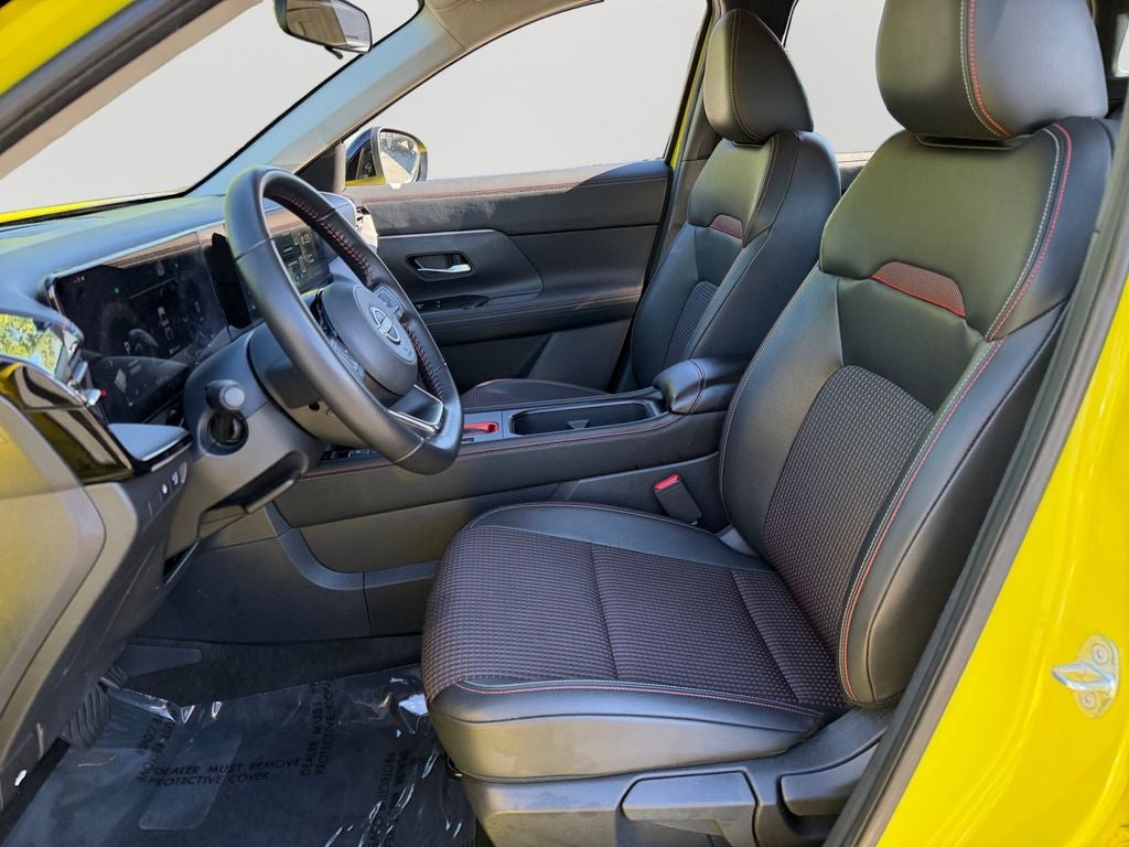 2025 Nissan Kicks SR / One Owner