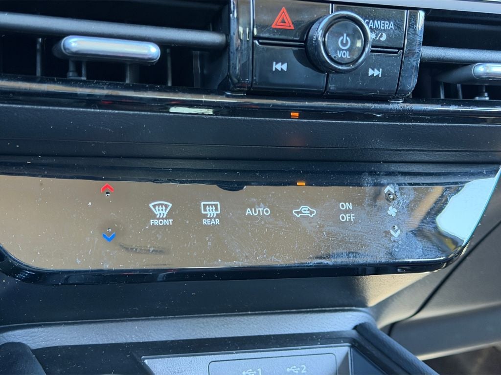 2025 Nissan Kicks SR / One Owner