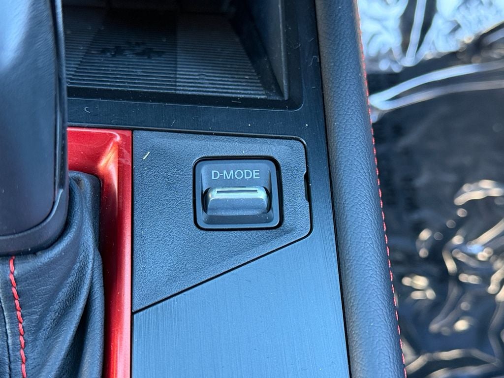 2025 Nissan Kicks SR / One Owner