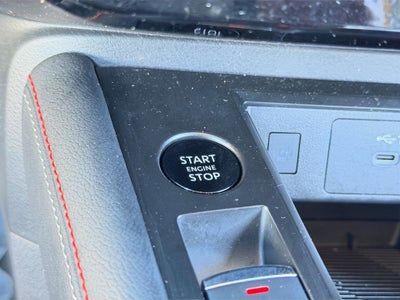 2025 Nissan Kicks SR / One Owner