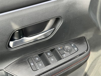 2026 Nissan Kicks SR One Owner / AWD / Cold Weather Package / Cross Bar