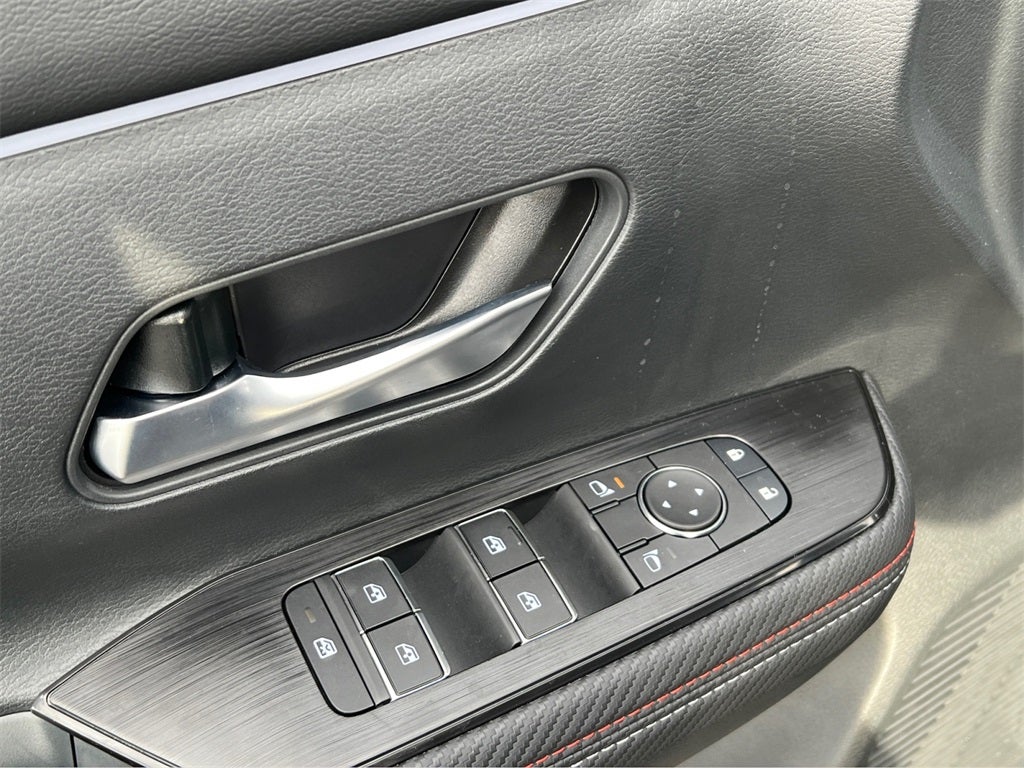 2026 Nissan Kicks SR One Owner / AWD / Cold Weather Package / Cross Bar