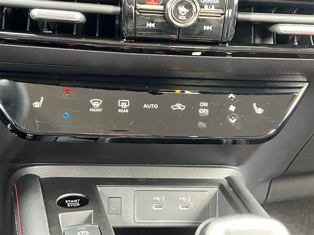 2026 Nissan Kicks SR One Owner / AWD / Cold Weather Package / Cross Bar