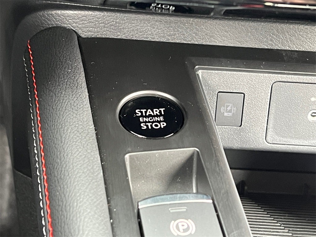 2026 Nissan Kicks SR One Owner / AWD / Cold Weather Package / Cross Bar