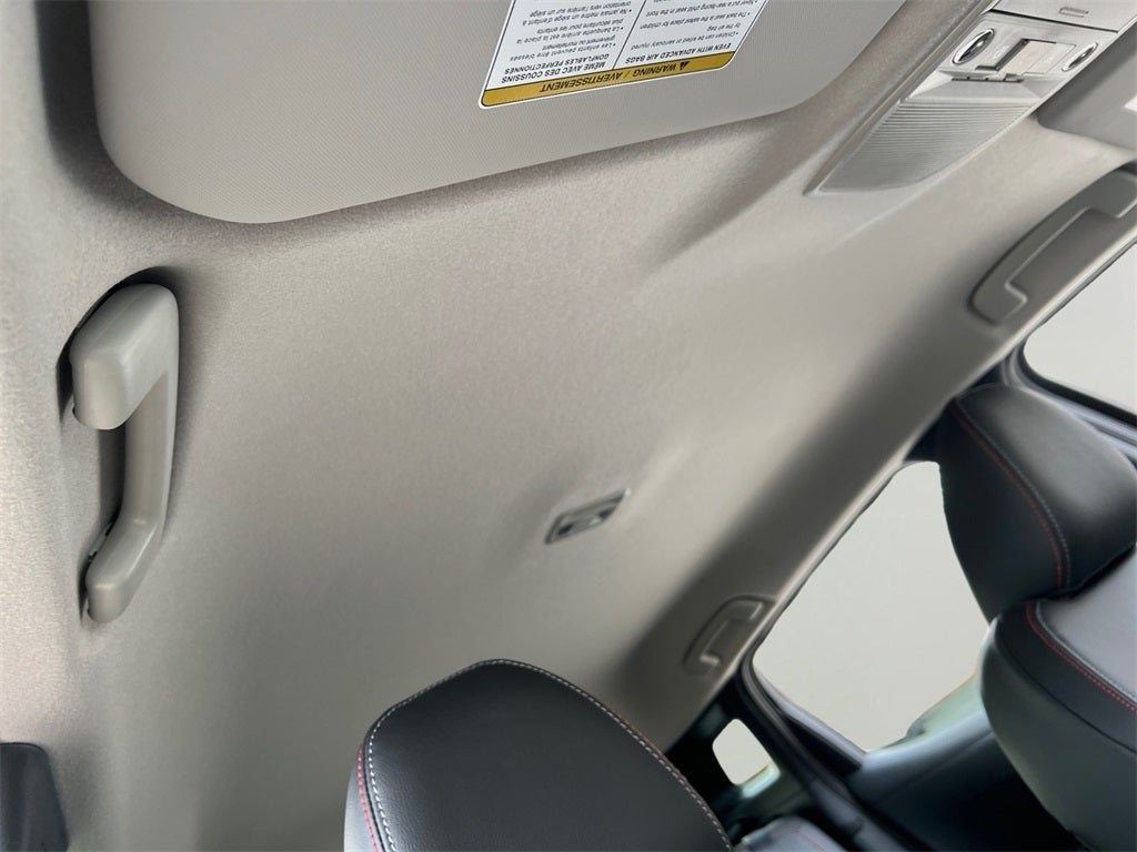 2026 Nissan Kicks SR One Owner / AWD / Cold Weather Package / Cross Bar