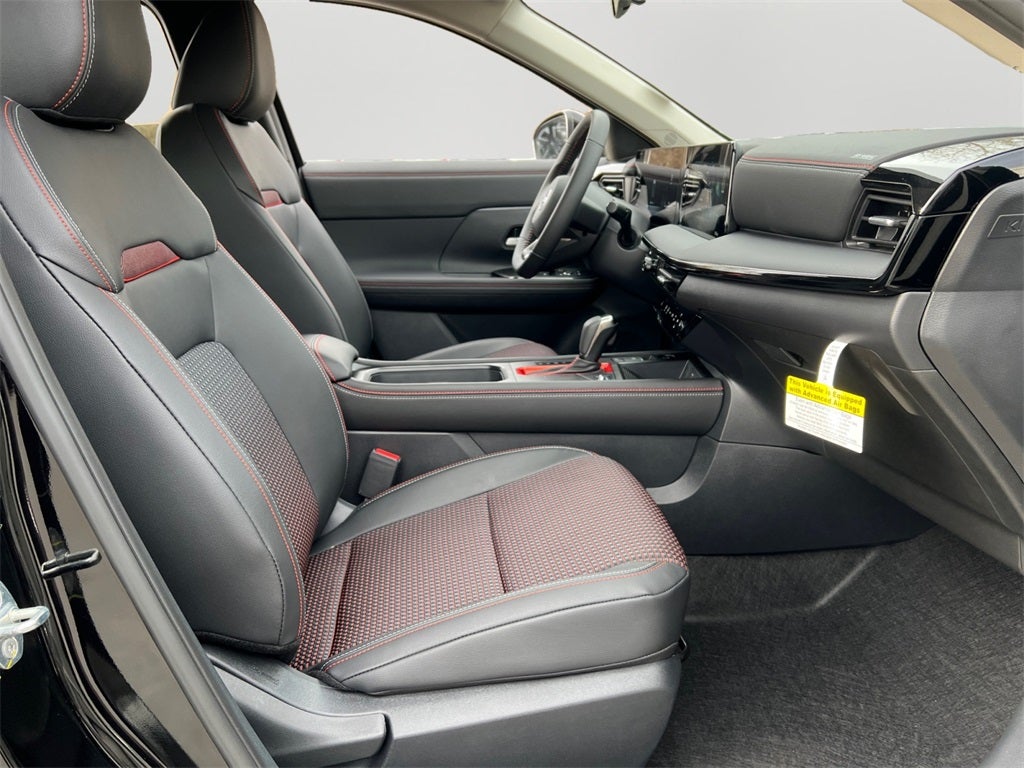 2026 Nissan Kicks SR One Owner / AWD / Cold Weather Package / Cross Bar