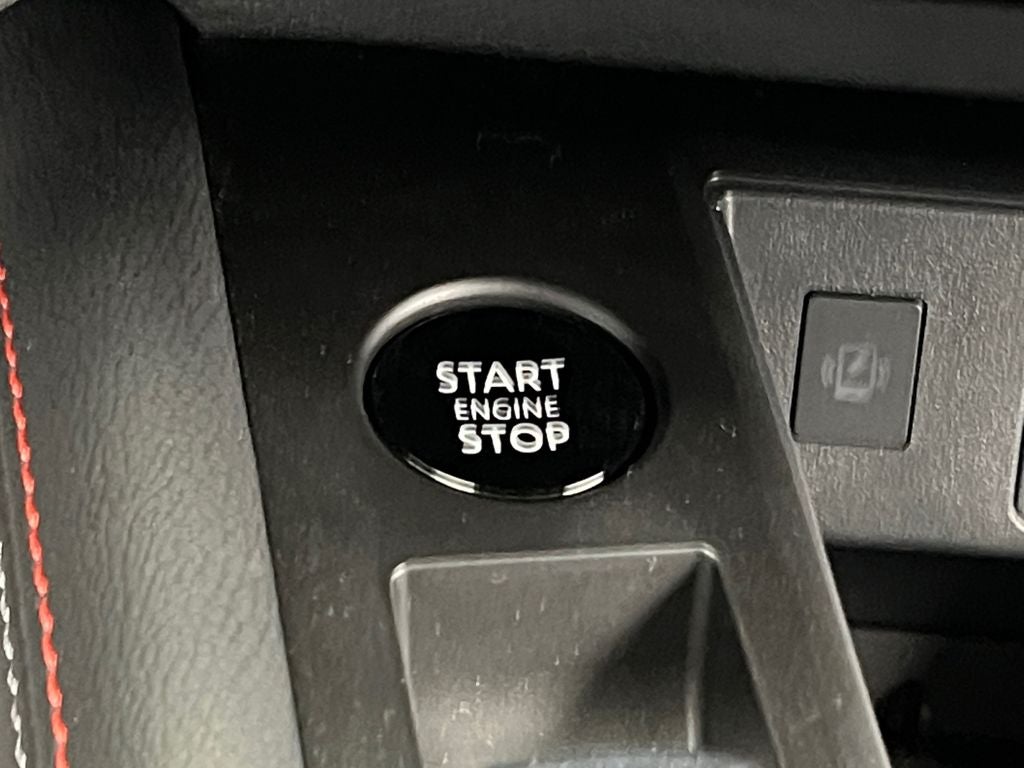 2026 Nissan Kicks SR One Owner / AWD / Cold Weather Package / Splash Gu