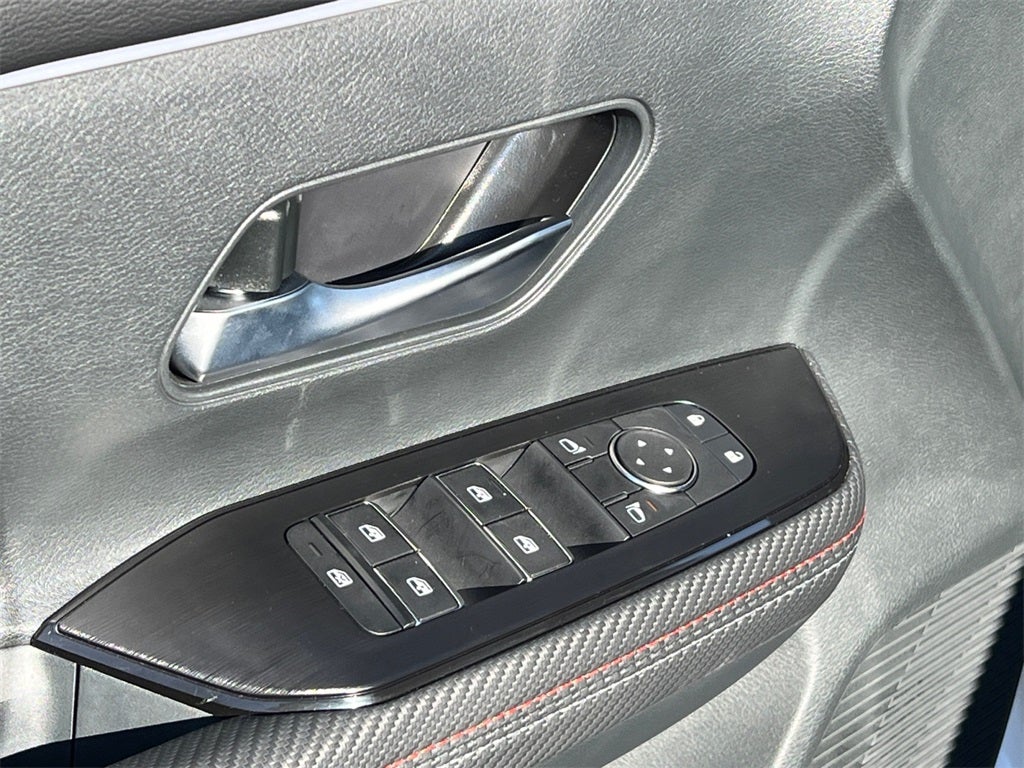 2025 Nissan Kicks SR / One Owner / AWD / Splash Guards