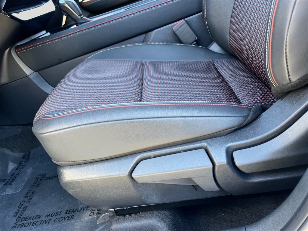 2025 Nissan Kicks SR / One Owner / AWD / Splash Guards