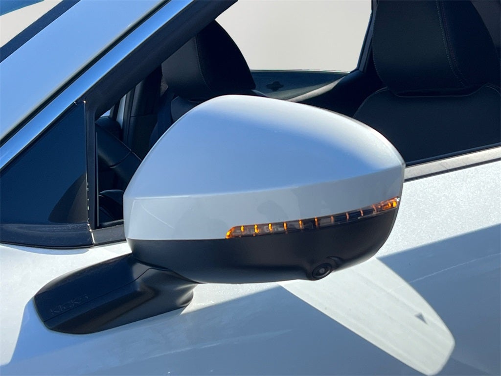 2025 Nissan Kicks SR / One Owner / AWD / Splash Guards