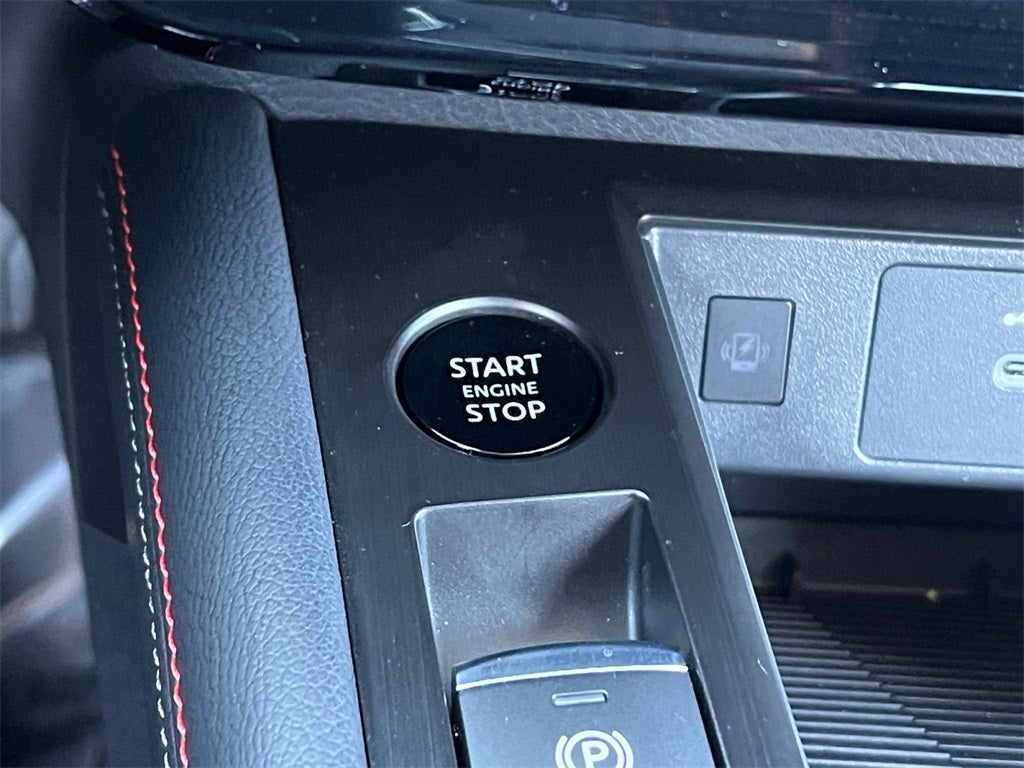 2025 Nissan Kicks SR / One Owner / AWD / Splash Guards