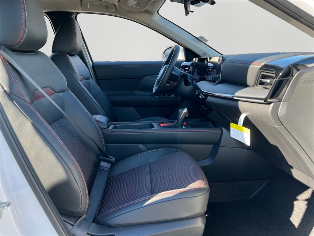 2025 Nissan Kicks SR / One Owner / AWD / Splash Guards