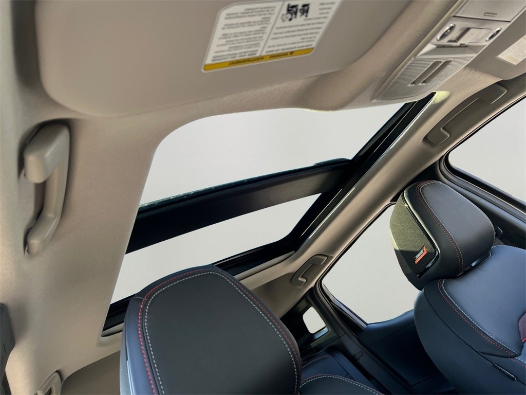 2026 Nissan Kicks SR / One Owner / AWD / Premium Package / Weather Pack