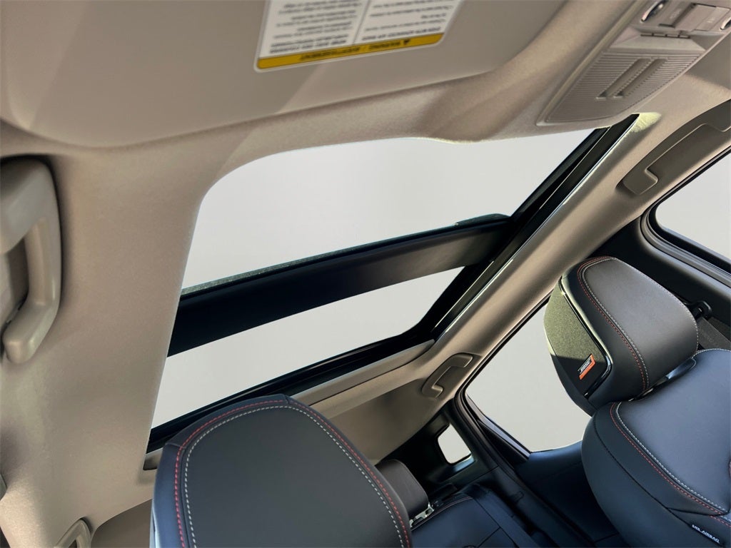 2026 Nissan Kicks SR One Owner / AWD / Premium Package - Weather Packag