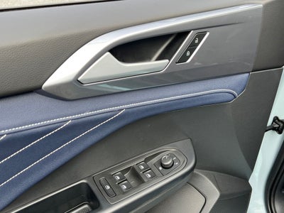 2025 Volkswagen Taos 1.5T SEL / One Owner / AWD /