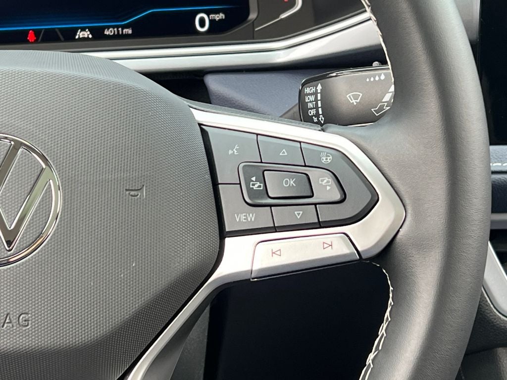 2025 Volkswagen Taos 1.5T SEL / One Owner / AWD /