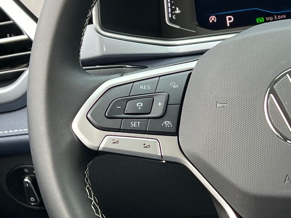 2025 Volkswagen Taos 1.5T SEL / One Owner / AWD /