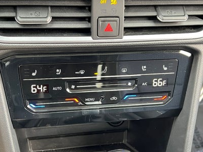 2025 Volkswagen Taos 1.5T SEL / One Owner / AWD /