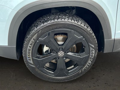 2025 Volkswagen Taos 1.5T SEL / One Owner / AWD /