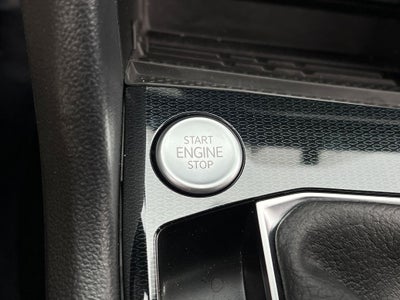 2025 Volkswagen Taos 1.5T SEL / One Owner / AWD /