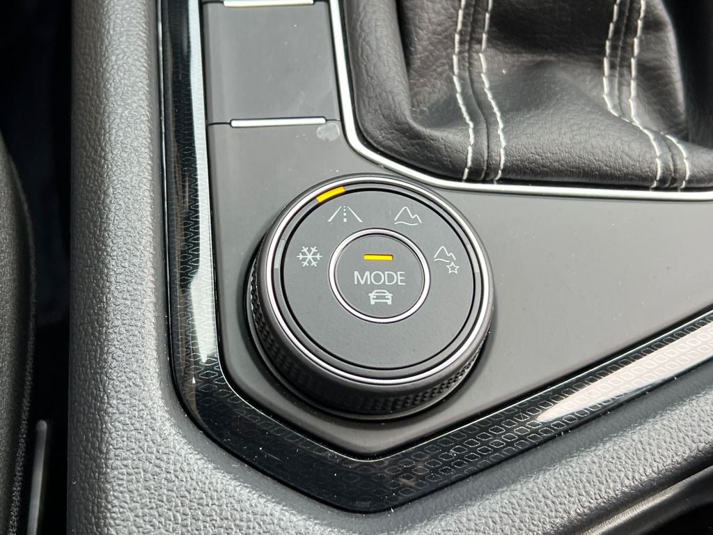 2025 Volkswagen Taos 1.5T SEL / One Owner / AWD /