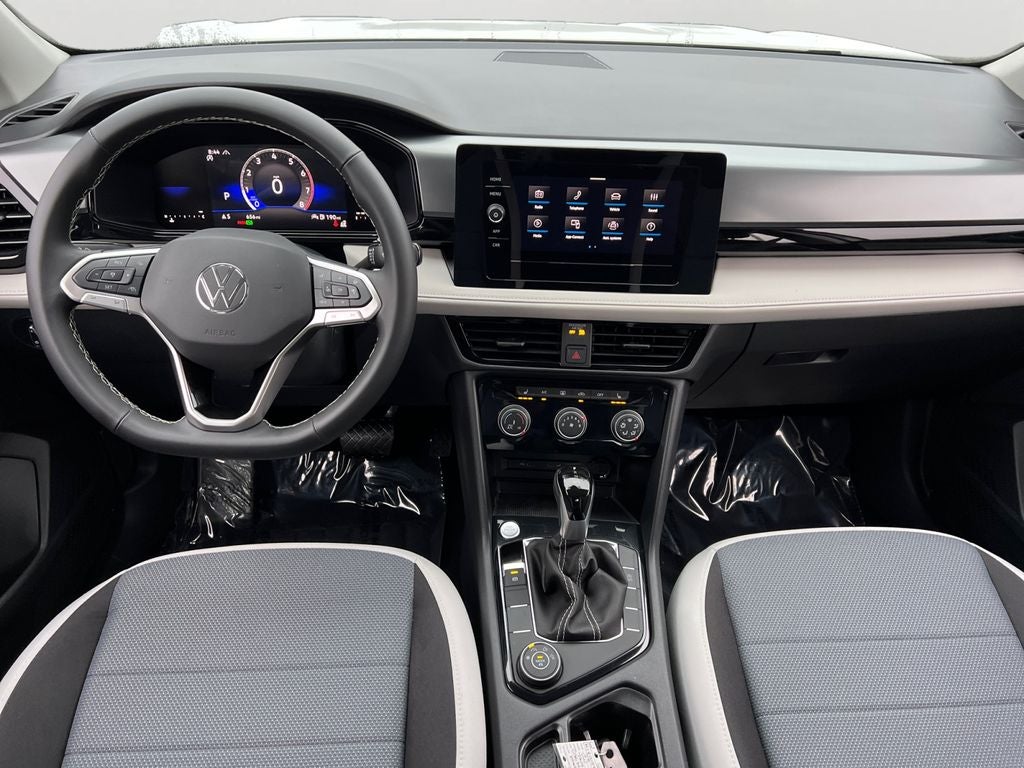 2025 Volkswagen Taos 1.5T S / One Owner / AWD /